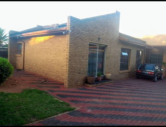 4 BEDROOM FREEHOLD FOR SALE IN KAGISO